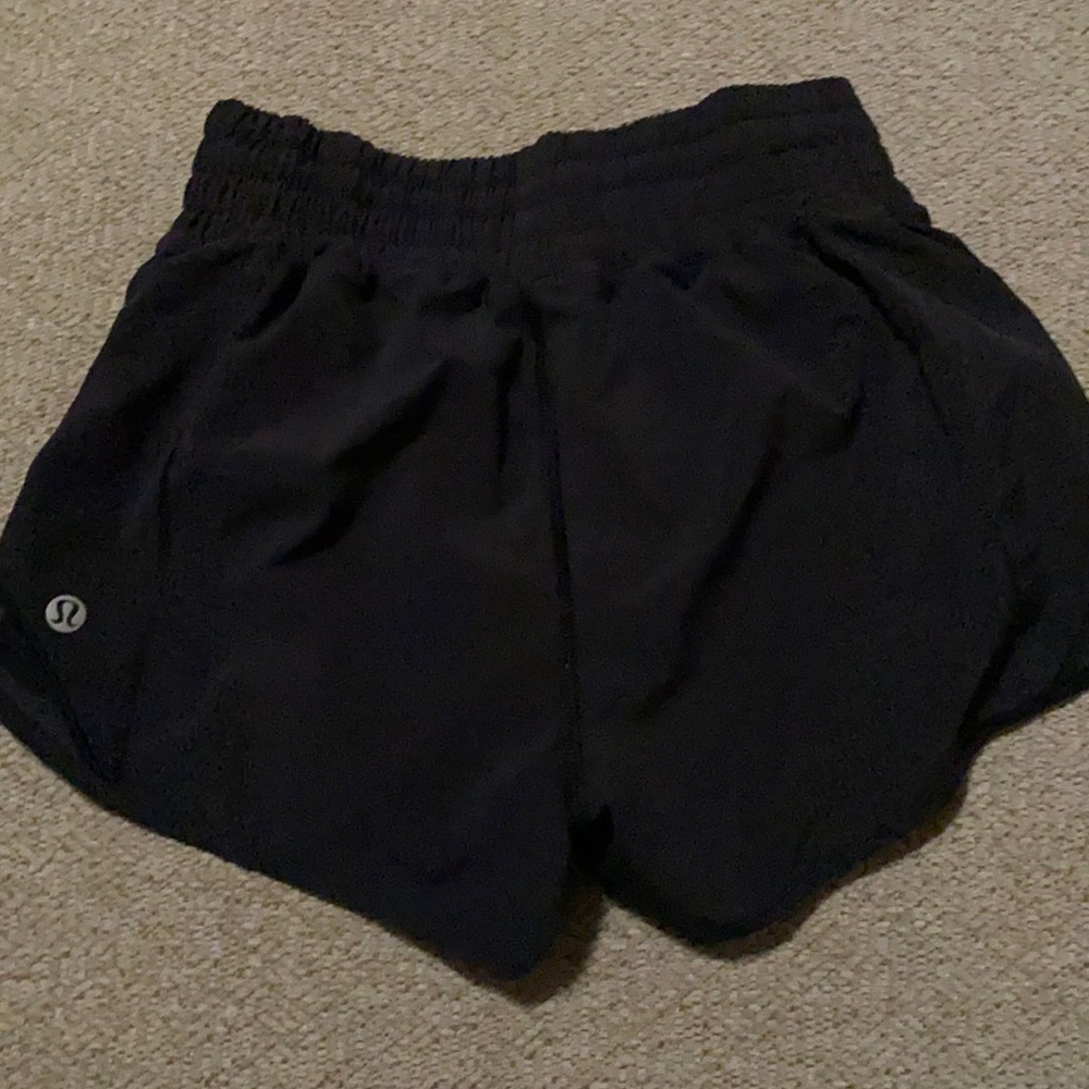 Hotty Hot 2 inch shorts in black! For sale 50$
